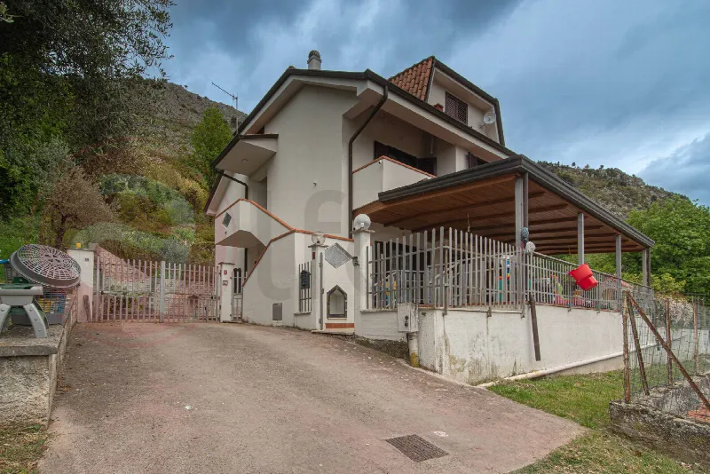 Casa Indipendente in vendita a Roccasecca - foto 1