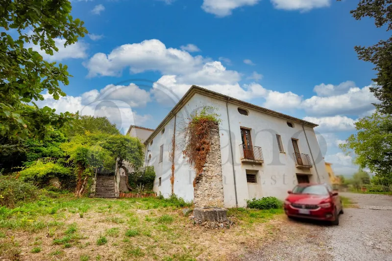 Rustico/Casale in vendita a Paterno - foto 1