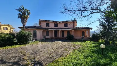 Villa a Monte San Giovanni Campano