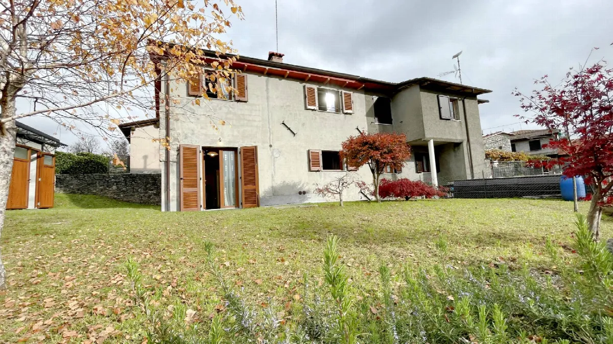Casa Indipendente in vendita a Castelnuovo di Garfagnana - foto 2