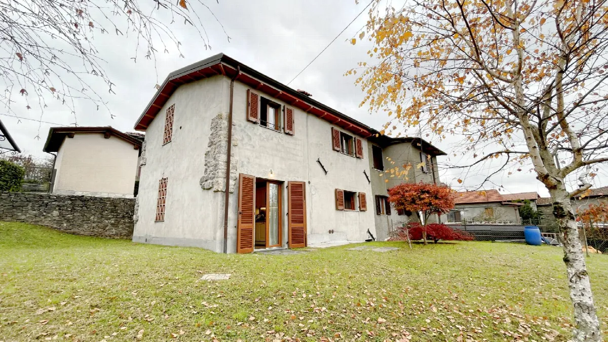 Casa Indipendente in vendita a Castelnuovo di Garfagnana - foto 3
