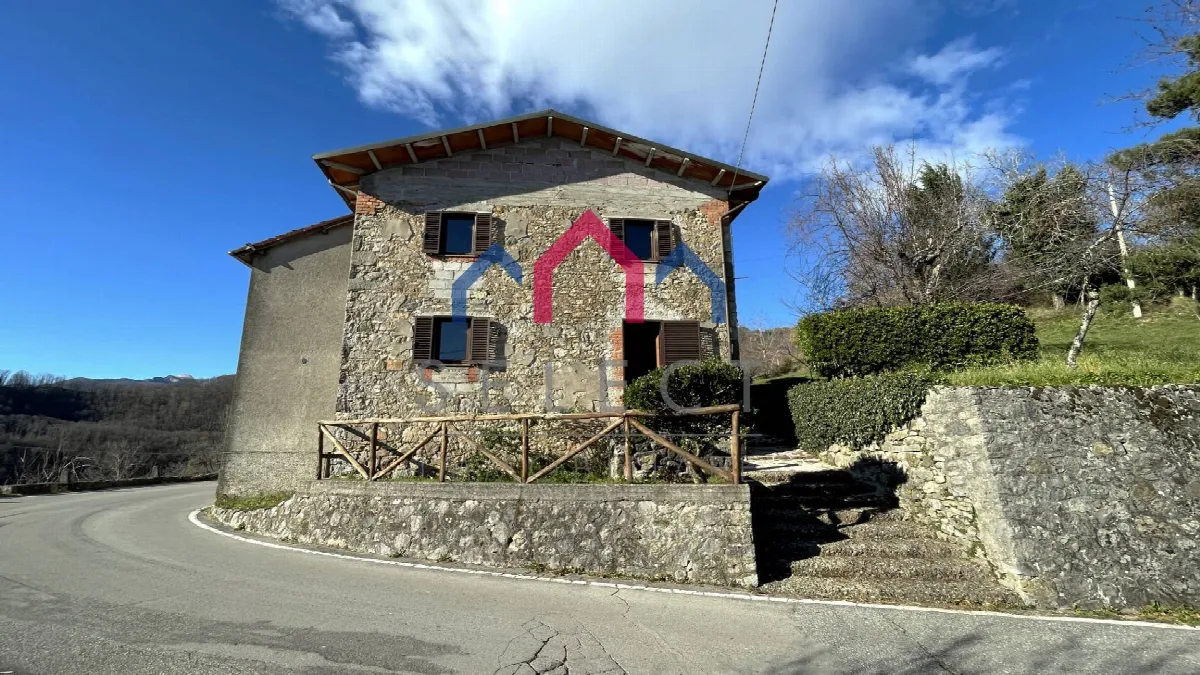 Casa Indipendente in vendita a Castelnuovo di Garfagnana - foto 2