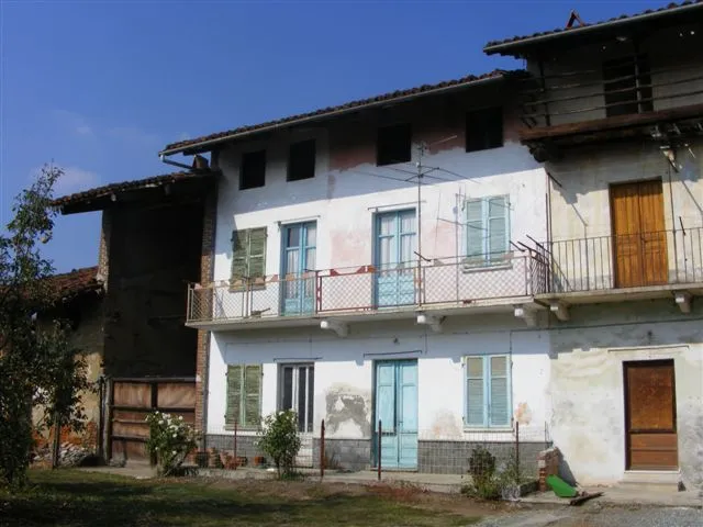 Casa Indipendente in vendita ad Alice Castello - foto 1