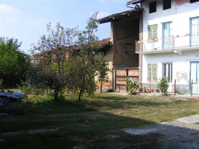 Casa Indipendente in vendita ad Alice Castello - foto 2