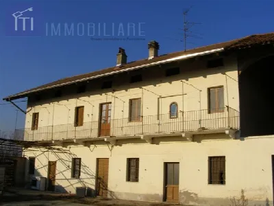 Rustico/Casale in vendita a Tronzano Verce... - foto 1