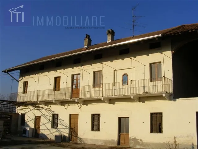 Rustico/Casale in vendita a Tronzano Vercellese - foto 1