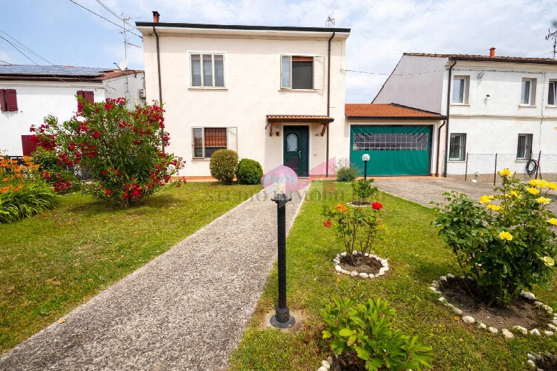Villa in vendita a Bergantino - foto 1