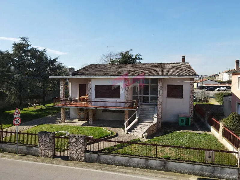 Villa in vendita a Bergantino - foto 1