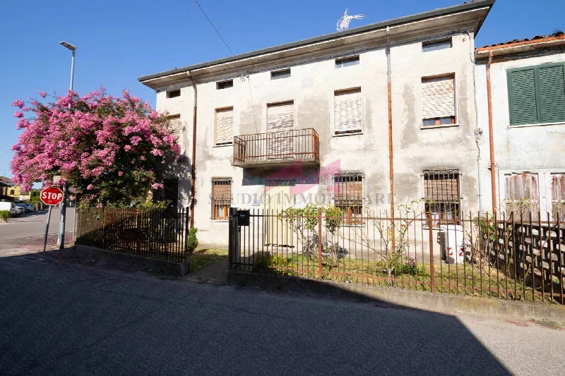 Casa Indipendente in vendita a Bergantino - foto 1