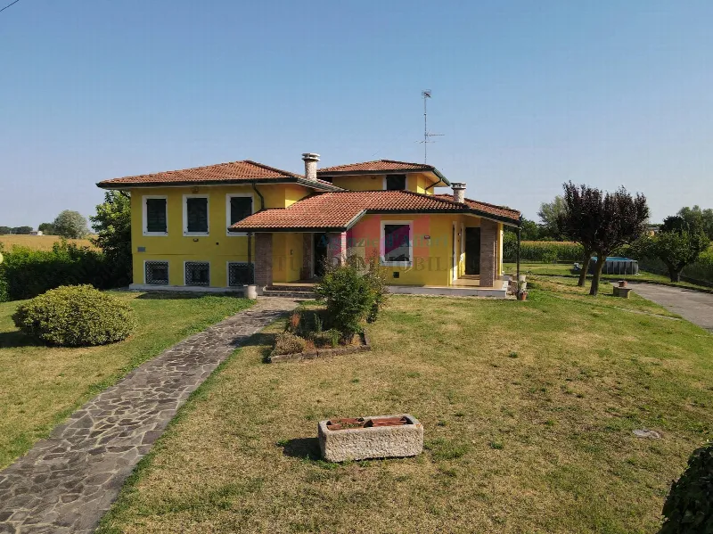 Villa in vendita a Bergantino - foto 1
