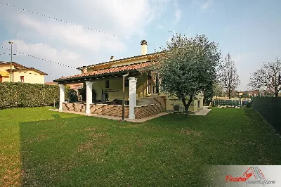 Villa in vendita a Sommacampagna - foto 1