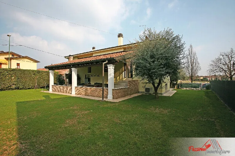 Villa in vendita a Sommacampagna - foto 1