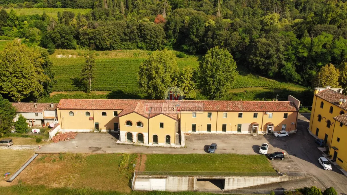 Palazzo/Stabile in vendita a Lonigo - foto 2