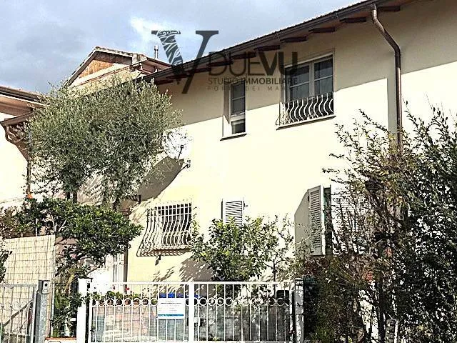 Casa Indipendente in vendita a Seravezza - foto 1