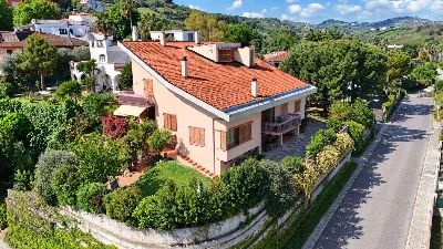 Villa in vendita a San Benedetto del Tront... - foto 1