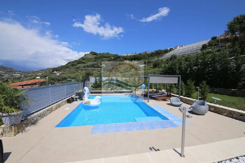 Villa in vendita a Vallecrosia - foto 1
