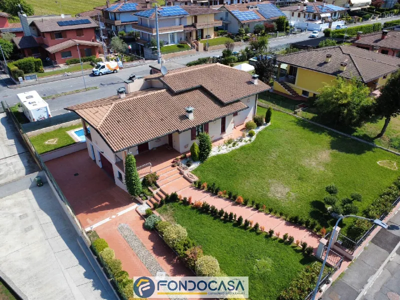 Villa in vendita a Lograto - foto 1
