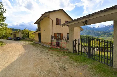 Villa in vendita a Montefortino - foto 1