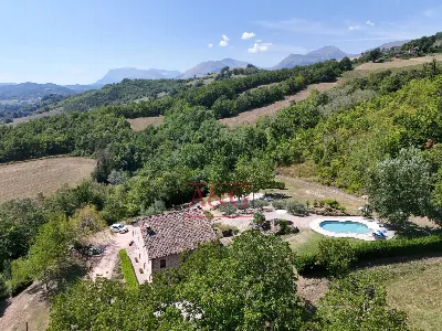 Rustico/Casale in vendita ad Amandola - foto 2