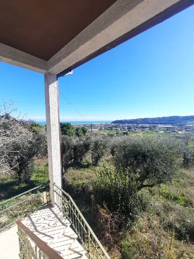 Rustico/Casale in vendita ad Altidona - foto 2