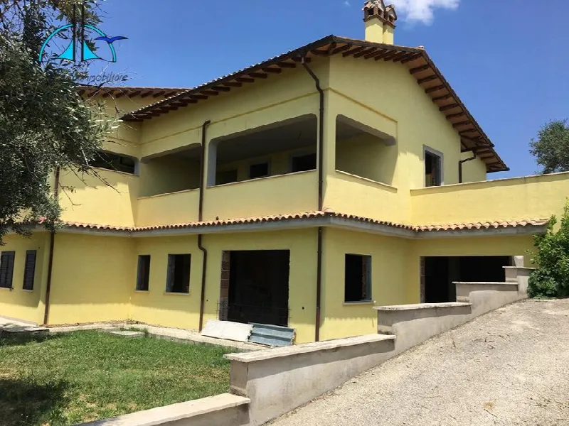 Villa in vendita a Fara in Sabina - foto 1