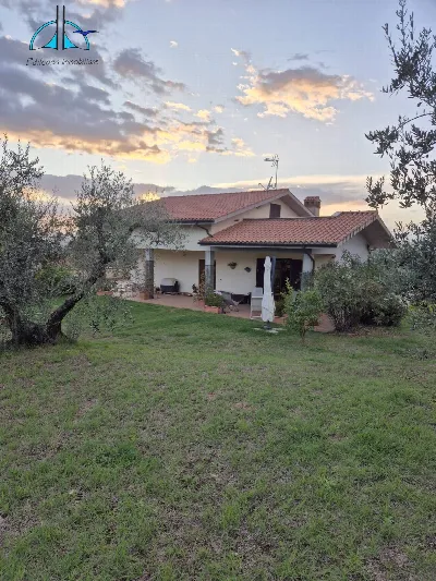 Villa in vendita a Fara in Sabina - foto 1