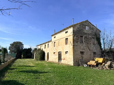 Rustico/Casale in vendita a Chiaravalle - foto 1