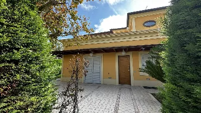 Villa in vendita a San Benedetto del Tront... - foto 1