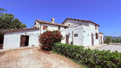 Rustico/Casale in vendita a Ancarano - foto 1