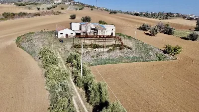 Rustico/Casale in vendita a Colonnella - foto 1