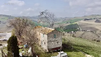 Rustico/Casale in vendita a Carassai - foto 1
