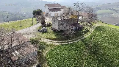 Rustico/Casale in vendita a Carassai - foto 2
