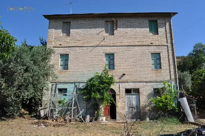 Rustico/Casale in vendita a Cupra Marittim... - foto 2