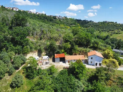Rustico/Casale in vendita a Carassai - foto 4