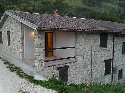 Rustico/Casale in vendita a Montemonaco - foto 2