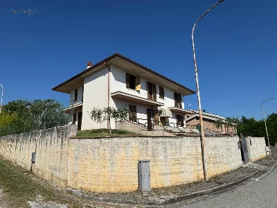 Villa in vendita a Amandola - foto 1