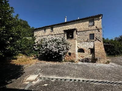 Rustico/Casale in vendita a Lapedona - foto 1