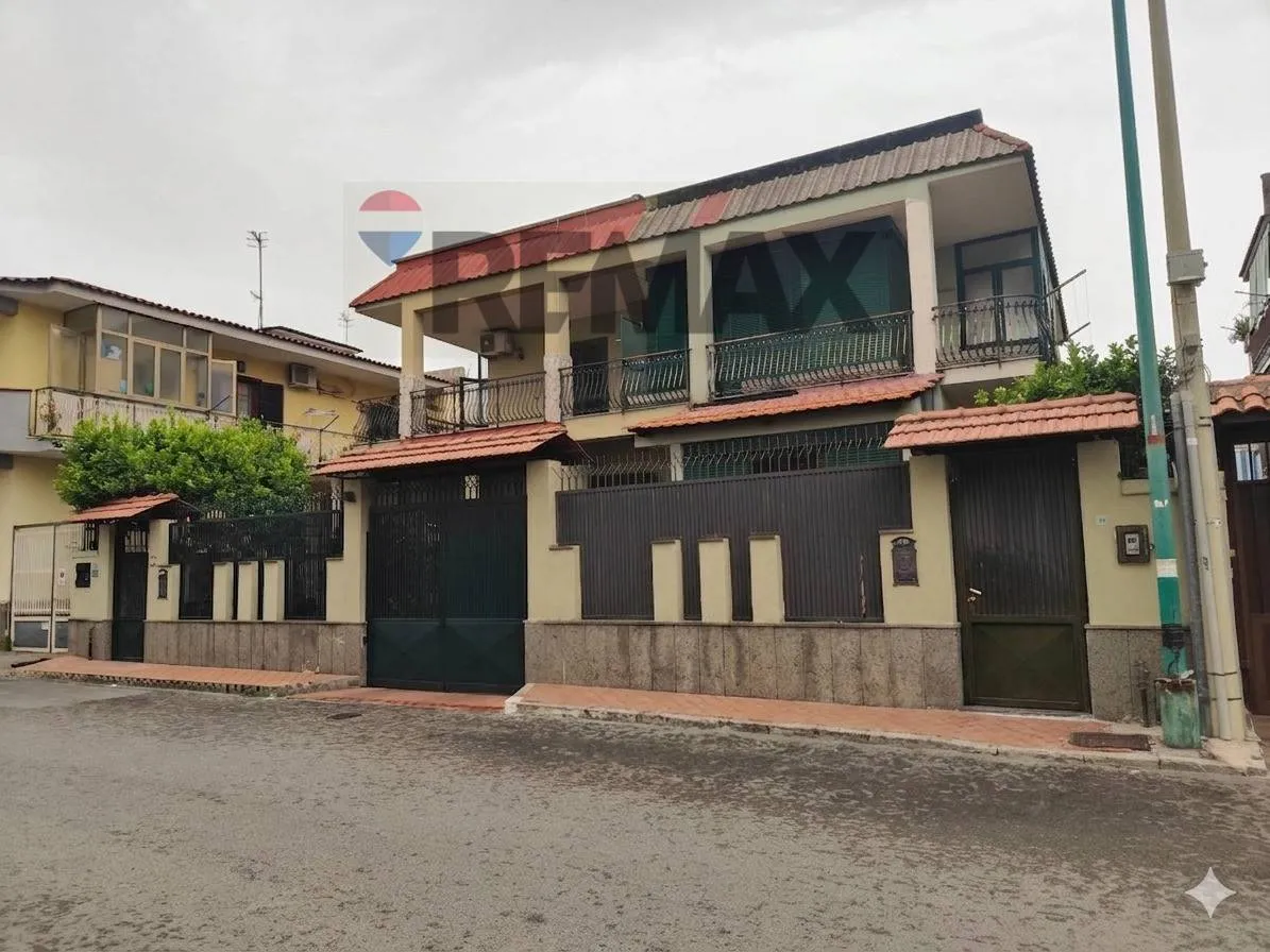 Casa Indipendente in vendita ad Arzano - foto 2