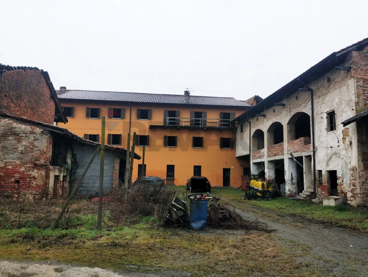 Rustico/Casale in vendita a Bellinzago Novarese - foto 2