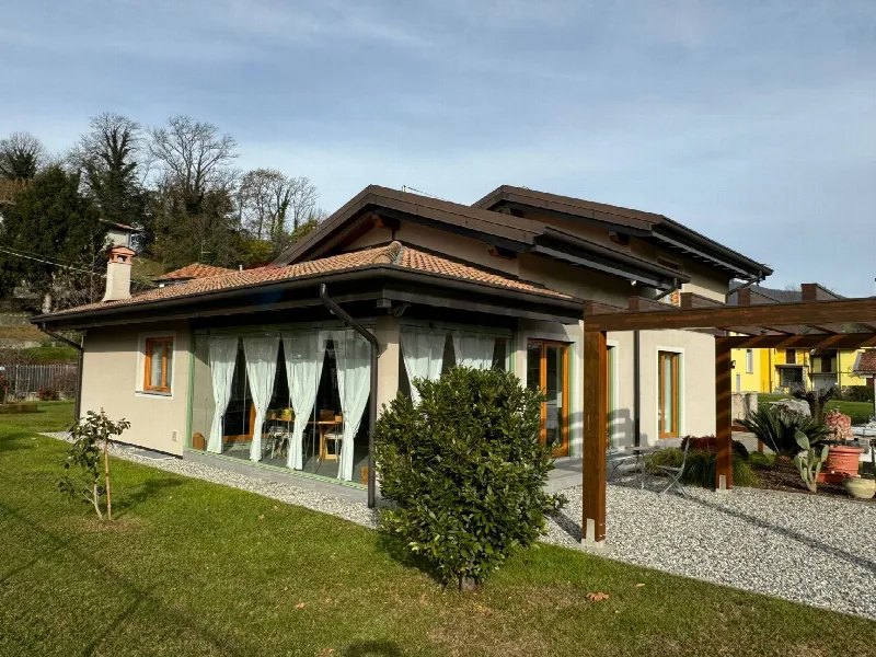 Villa in vendita a Leggiuno - foto 1