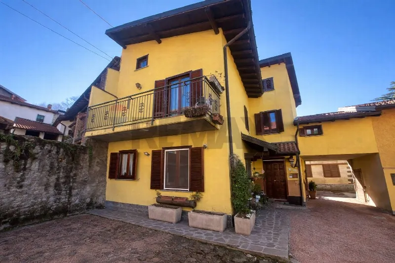 Casa Indipendente in vendita a Cocquio-Trevisago - foto 1