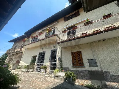Casa Indipendente in vendita a Besozzo - foto 1