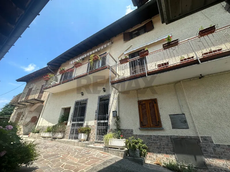 Casa Indipendente in vendita a Besozzo - foto 1