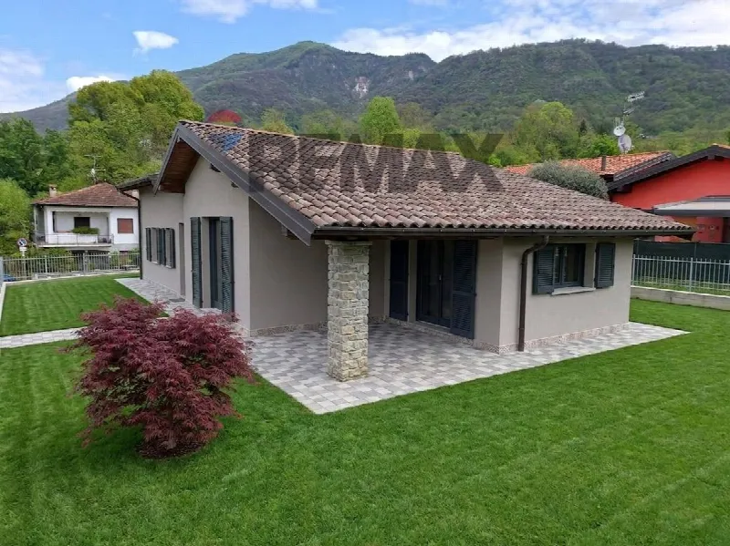 Villa in vendita a Castelveccana - foto 1