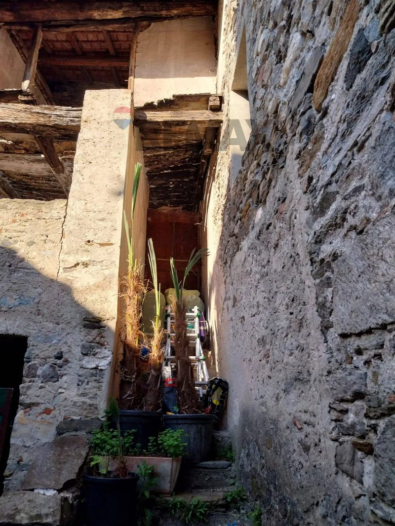 Rustico/Casale in vendita a Castelveccana - foto 1