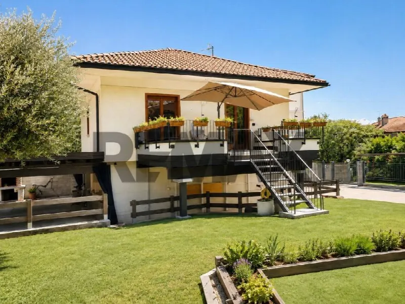 Villa in vendita a Leggiuno - foto 1