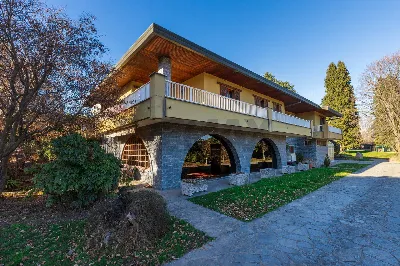 Casa Indipendente in vendita a Buguggiate - foto 1