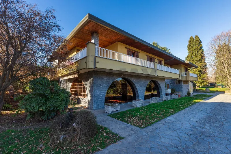 Casa Indipendente in vendita a Buguggiate - foto 1