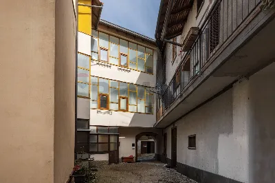 Casa Indipendente in vendita a Castronno - foto 1