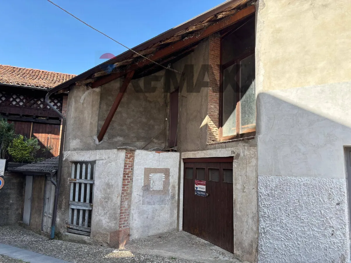 Rustico/Casale in vendita a Castronno - foto 2